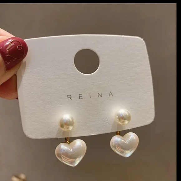 Elegant Pearl Heart Earrings – Romantic, Dainty & Trendy Jewelry - Picture 5 of 6